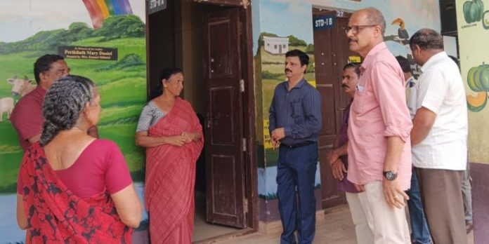 ദുരിതാശ്വാസ ക്യാമ്പിൽ ഭക്ഷ്യധാന്യങ്ങളെത്തിച്ച് സബ് ജഡ്ജ് പ്രമോദ് മുരളി ദുരിതാശ്വാസ ക്യാമ്പിൽ ഭക്ഷ്യധാന്യങ്ങളെത്തിച്ച് സബ് ജഡ്ജ് പ്രമോദ് മുരളി
