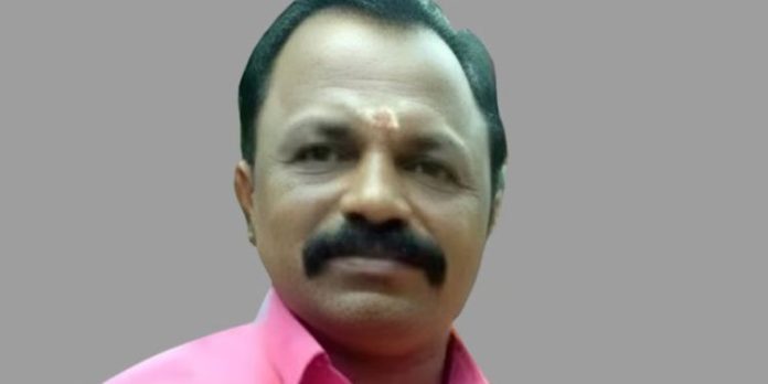 പതിനാലുകാരനെ മര്ദിച്ച കേസ് : ജാമ്യത്തിലിറങ്ങിയ ബിജെപി നേതാവ് കുഴഞ്ഞുവീണ് മരിച്ചു പതിനാലുകാരനെ മര്ദിച്ച കേസ് : ജാമ്യത്തിലിറങ്ങിയ ബിജെപി നേതാവ് കുഴഞ്ഞുവീണ് മരിച്ചു
