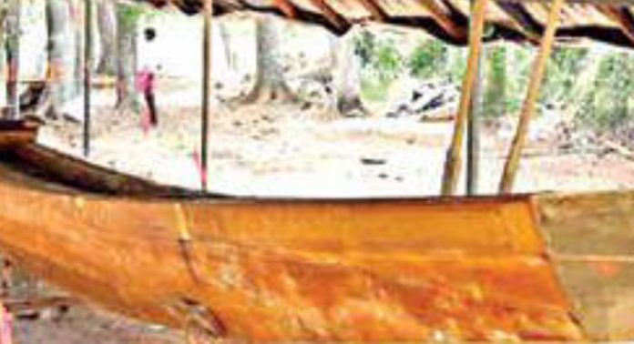 മേൽപ്പാടം ചുണ്ടന് നീരണിയല് കര്മ്മം നാളെ നടക്കും മേൽപ്പാടം ചുണ്ടന് നീരണിയല് കര്മ്മം നാളെ നടക്കും