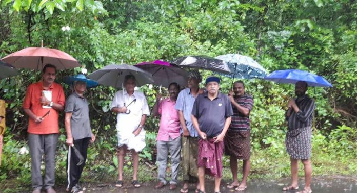 പാതയോര സൗന്ദര്യവൽക്കരണ പരിപാടിയില് പാതയോരത്തെ കാടുകള് നീക്കം ചെയ്തു പാതയോര സൗന്ദര്യവൽക്കരണ പരിപാടിയില് പാതയോരത്തെ കാടുകള് നീക്കം ചെയ്തു