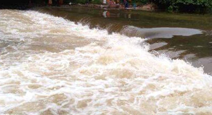 അച്ചൻകോവിലാറ്റിൽ വീണ്ടും ജലനിരപ്പുയർന്നു അച്ചൻകോവിലാറ്റിൽ വീണ്ടും ജലനിരപ്പുയർന്നു