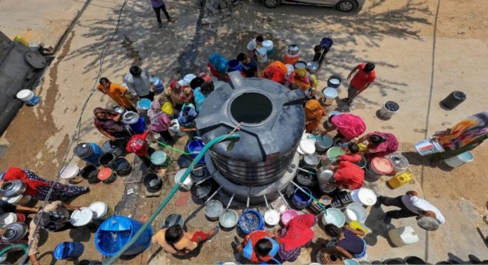 ഉത്തരേന്ത്യയിൽ ഉഷ്ണ തരംഗത്തിൽ 50 പേർ മരിച്ചു ; ജല നിയന്ത്രണവുമായി ഡൽഹി സർക്കാർ ; ജനങ്ങൾക്ക് മുന്നറിയിപ്പ് ഉത്തരേന്ത്യയിൽ ഉഷ്ണ തരംഗത്തിൽ 50 പേർ മരിച്ചു ; ജല നിയന്ത്രണവുമായി ഡൽഹി സർക്കാർ ; ജനങ്ങൾക്ക് മുന്നറിയിപ്പ്