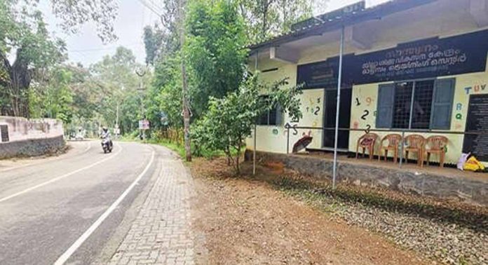 അടൂർ വടക്കടത്തുകാവ് ഓട്ടിസം ട്രെയിനിങ് കേന്ദ്രത്തിന് ചുറ്റുമതിലില്ല അടൂർ വടക്കടത്തുകാവ് ഓട്ടിസം ട്രെയിനിങ് കേന്ദ്രത്തിന് ചുറ്റുമതിലില്ല