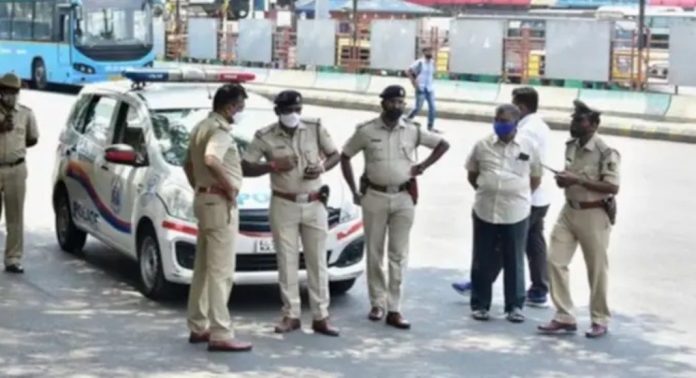 ബെംഗളൂരുവിലെ 3 പഞ്ചനക്ഷത്ര ഹോട്ടലുകളിൽ ബോംബ് ഭീഷണി ; പോലീസും ബോംബ് സ്ക്വാഡും സ്ഥലത്തേക്ക് ; പരിശോധന ബെംഗളൂരുവിലെ 3 പഞ്ചനക്ഷത്ര ഹോട്ടലുകളിൽ ബോംബ് ഭീഷണി ; പോലീസും ബോംബ് സ്ക്വാഡും സ്ഥലത്തേക്ക് ; പരിശോധന