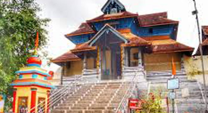 കളഭം ലഭിച്ചില്ല: ആറന്മുള പാർത്ഥസാരഥി ക്ഷേത്രത്തിലെ മുഖച്ചാർത്ത് വൈകി കളഭം ലഭിച്ചില്ല: ആറന്മുള പാർത്ഥസാരഥി ക്ഷേത്രത്തിലെ മുഖച്ചാർത്ത് വൈകി