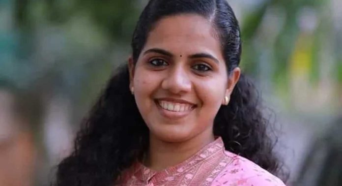 മേയർ ആര്യ രാജേന്ദ്രന് വാട്സ്ആപ്പിൽ അശ്ലീല സന്ദേശം ; യുവാവ് പിടിയിൽ മേയർ ആര്യ രാജേന്ദ്രന് വാട്സ്ആപ്പിൽ അശ്ലീല സന്ദേശം ; യുവാവ് പിടിയിൽ