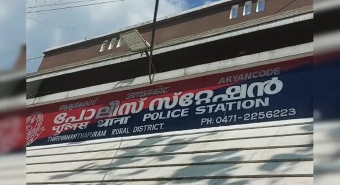 പരാതി അന്വേഷിക്കാന് പോയ പോലീസുകാര്ക്ക് മര്ദനം ; യൂണിഫോം വലിച്ച് കീറി പരാതി അന്വേഷിക്കാന് പോയ പോലീസുകാര്ക്ക് മര്ദനം ; യൂണിഫോം വലിച്ച് കീറി