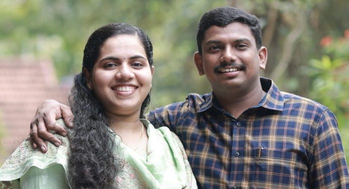 മേയർ ആര്യയും എംഎൽഎയും ഇടപെട്ട് ജോലി കളഞ്ഞെന്ന് പരാതിയുമായി സെക്യൂരിറ്റി ജീവനക്കാരൻ മേയർ ആര്യയും എംഎൽഎയും ഇടപെട്ട് ജോലി കളഞ്ഞെന്ന് പരാതിയുമായി സെക്യൂരിറ്റി ജീവനക്കാരൻ