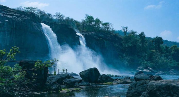 അതിതീവ്ര മഴ : പത്തനംതിട്ടയിൽ കാണാതായ 2പേർക്കായി തെരച്ചിൽ ; അതിരപ്പള്ളി അടച്ചു അതിതീവ്ര മഴ : പത്തനംതിട്ടയിൽ കാണാതായ 2പേർക്കായി തെരച്ചിൽ ; അതിരപ്പള്ളി അടച്ചു