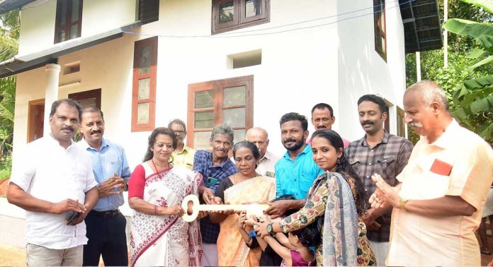 ഡോ. എം.എസ്. സുനിലിന്റെ 307- മത് സ്നേഹഭവനം ലീലാമ്മ തങ്കച്ചന്റെ ആറംഗ കുടുംബത്തിന് ഡോ. എം.എസ്. സുനിലിന്റെ 307- മത് സ്നേഹഭവനം ലീലാമ്മ തങ്കച്ചന്റെ ആറംഗ കുടുംബത്തിന്