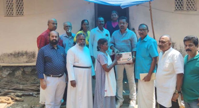 കിടപ്പ് രോഗിക്ക് സഹായവുമായി റാന്നി ജനമൈത്രി സമിതി കിടപ്പ് രോഗിക്ക് സഹായവുമായി റാന്നി ജനമൈത്രി സമിതി