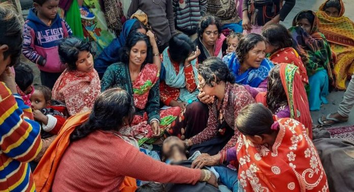 106 പേർക്ക് ജീവൻ നഷ്ടപ്പെട്ട ഹൂച്ച് വിഷമദ്യ ദുരന്തം : കോടതി മെയ് 14 ന് ശിക്ഷ വിധിക്കും 106 പേർക്ക് ജീവൻ നഷ്ടപ്പെട്ട ഹൂച്ച് വിഷമദ്യ ദുരന്തം : കോടതി മെയ് 14 ന് ശിക്ഷ വിധിക്കും