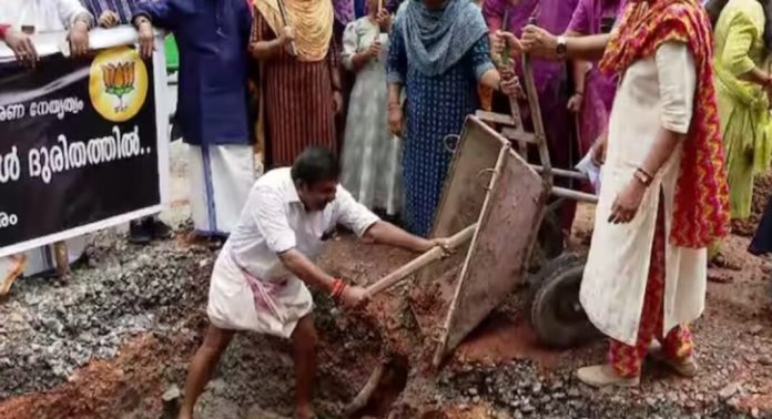 ‘നഗരത്തിലെ എല്ലാ കുഴികളും മൂടും’ ; തലസ്ഥാനത്ത് റോഡിലെ കുഴികള് അടച്ച് ബിജെപി കൗണ്സിലര്മാരുടെ പ്രതിഷേധം ‘നഗരത്തിലെ എല്ലാ കുഴികളും മൂടും’ ; തലസ്ഥാനത്ത് റോഡിലെ കുഴികള് അടച്ച് ബിജെപി കൗണ്സിലര്മാരുടെ പ്രതിഷേധം