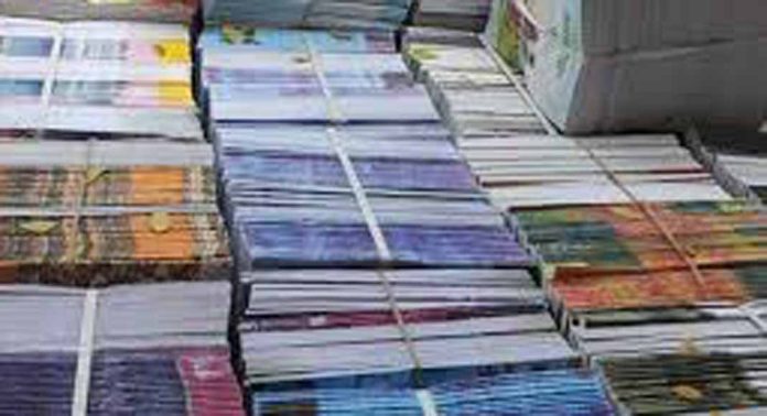 ഒറ്റപ്പാലത്ത് പാഠപുസ്തക വിതരണം വൈകിയെന്ന പരാതി ഒറ്റപ്പാലത്ത് പാഠപുസ്തക വിതരണം വൈകിയെന്ന പരാതി