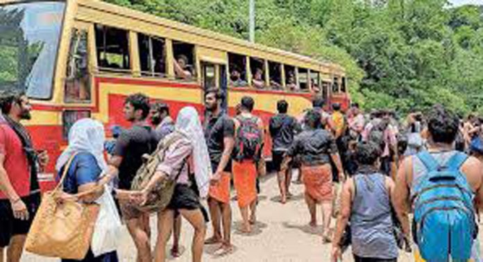 പമ്പയിലേക്ക് സ്പെഷ്യൽ സർവീസിനായി 100 ബസുകൾ പമ്പയിലേക്ക് സ്പെഷ്യൽ സർവീസിനായി 100 ബസുകൾ