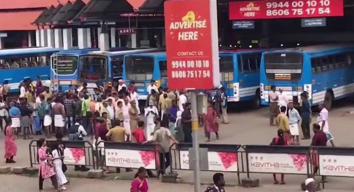 ഒറ്റപ്പാലത്തെ സ്വകാര്യ ബസുകളുടെ മിന്നൽ സമരം പിൻവലിച്ചു ഒറ്റപ്പാലത്തെ സ്വകാര്യ ബസുകളുടെ മിന്നൽ സമരം പിൻവലിച്ചു