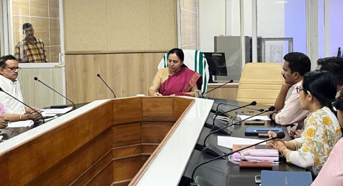 പത്തനംതിട്ട ജനറല് ആശുപത്രി നിര്മ്മാണ പ്രവര്ത്തനങ്ങള് സമയബന്ധിതമായി പൂര്ത്തിയാക്കണം : മന്ത്രി വീണാ ജോര്ജ് പത്തനംതിട്ട ജനറല് ആശുപത്രി നിര്മ്മാണ പ്രവര്ത്തനങ്ങള് സമയബന്ധിതമായി പൂര്ത്തിയാക്കണം : മന്ത്രി വീണാ ജോര്ജ്