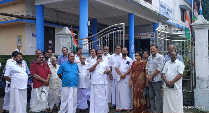പന്തളം നഗരസഭയിലേക്ക് കോൺഗ്രസ് മാർച്ച് പന്തളം നഗരസഭയിലേക്ക് കോൺഗ്രസ് മാർച്ച്