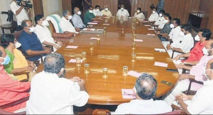 വിവാദങ്ങൾക്കിടെ സംസ്ഥാന മന്ത്രിസഭായോഗം ഇന്ന് ചേരും ; സിംഗപ്പൂരിലുള്ള മുഖ്യമന്ത്രി ഓൺലൈനായി പങ്കെടുക്കും വിവാദങ്ങൾക്കിടെ സംസ്ഥാന മന്ത്രിസഭായോഗം ഇന്ന് ചേരും ; സിംഗപ്പൂരിലുള്ള മുഖ്യമന്ത്രി ഓൺലൈനായി പങ്കെടുക്കും