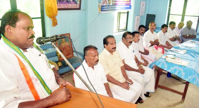 തദ്ദേശ സ്വയംഭരണ സ്ഥാപനങ്ങളുടെ പദ്ധതി വിഹിതം വെട്ടി കുറച്ച് ഭരണം താറുമാറാക്കിയതിൽ നിന്ന് പിണറായി സർക്കാരിന് ഒഴിഞ്ഞുമാറാനാവില്ല തദ്ദേശ സ്വയംഭരണ സ്ഥാപനങ്ങളുടെ പദ്ധതി വിഹിതം വെട്ടി കുറച്ച് ഭരണം താറുമാറാക്കിയതിൽ നിന്ന് പിണറായി സർക്കാരിന് ഒഴിഞ്ഞുമാറാനാവില്ല