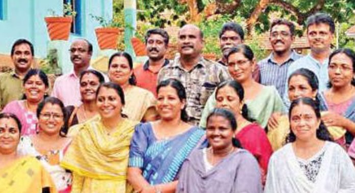 ചത്തിയറ വി.എച്ച്.എസ്.എസില് പൂര്വ്വ വിദ്യാര്ഥി സംഗമം നടന്നു ചത്തിയറ വി.എച്ച്.എസ്.എസില് പൂര്വ്വ വിദ്യാര്ഥി സംഗമം നടന്നു