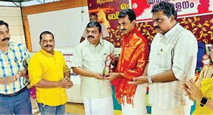 കെ.എസ്.ടി.എ. ചെങ്ങന്നൂർ ഉപജില്ലാ കമ്മിറ്റി വിരമിക്കുന്ന അധ്യാപകർക്ക് യാത്രയയപ്പുനൽകി കെ.എസ്.ടി.എ. ചെങ്ങന്നൂർ ഉപജില്ലാ കമ്മിറ്റി വിരമിക്കുന്ന അധ്യാപകർക്ക് യാത്രയയപ്പുനൽകി