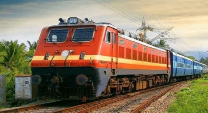 ചെന്നൈ- കൊച്ചുവേളി പ്രത്യേക ട്രെയിൻ ഒരു മാസം കൂടി ഓടും ചെന്നൈ- കൊച്ചുവേളി പ്രത്യേക ട്രെയിൻ ഒരു മാസം കൂടി ഓടും