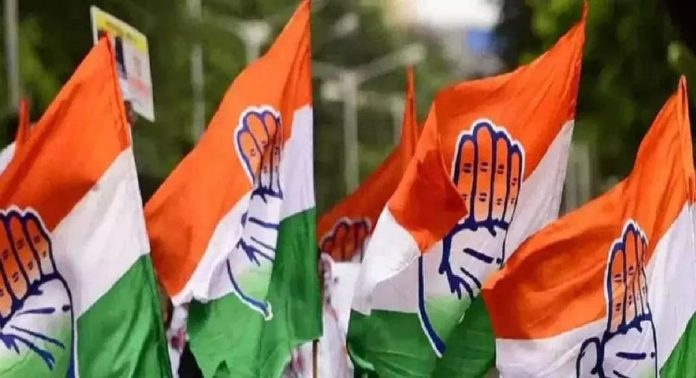 ‘മുഖ്യമന്ത്രി മാഫിയ സംരക്ഷകൻ’ രാജിവെയ്ക്കണമെന്ന് ആവശ്യപ്പെട്ട് കോണ്ഗ്രസിന്റെ പ്രതിഷേധ തീപന്തം ‘മുഖ്യമന്ത്രി മാഫിയ സംരക്ഷകൻ’ രാജിവെയ്ക്കണമെന്ന് ആവശ്യപ്പെട്ട് കോണ്ഗ്രസിന്റെ പ്രതിഷേധ തീപന്തം