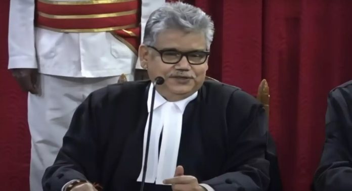 ‘ഞാൻ ആർഎസ്എസ് ആയിരുന്നു, വിളിച്ചാൽ ഇനിയും പോകും ‘ ; വിടവാങ്ങല് പ്രസംഗത്തില് കൽക്കട്ട ഹൈക്കോടതി ജഡ്ജി ‘ഞാൻ ആർഎസ്എസ് ആയിരുന്നു, വിളിച്ചാൽ ഇനിയും പോകും ‘ ; വിടവാങ്ങല് പ്രസംഗത്തില് കൽക്കട്ട ഹൈക്കോടതി ജഡ്ജി