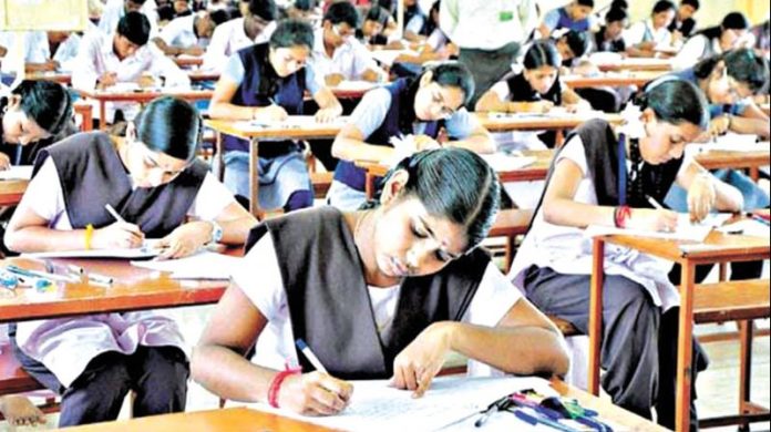 കുട്ടികള്ക്ക് പുറത്തിരിക്കേണ്ടി വരും ; മലബാറില് പ്ലസ് വണ് പ്രതിസന്ധി ഇത്തവണയും ഒഴിയില്ലെന്ന് കണക്കുകൾ കുട്ടികള്ക്ക് പുറത്തിരിക്കേണ്ടി വരും ; മലബാറില് പ്ലസ് വണ് പ്രതിസന്ധി ഇത്തവണയും ഒഴിയില്ലെന്ന് കണക്കുകൾ