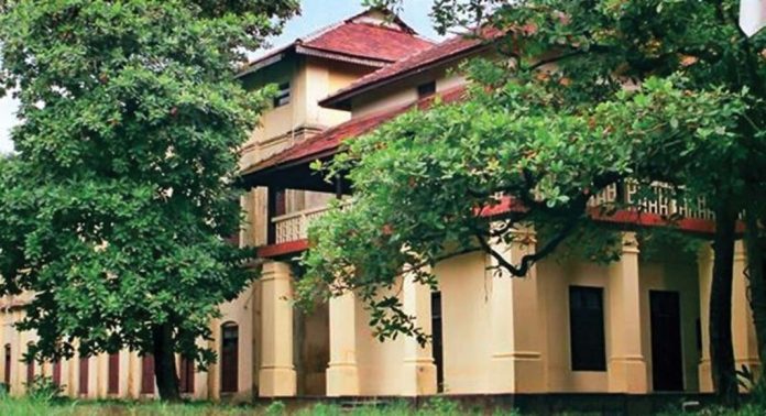മഹാരാജാസ് കോളേജിൽ കെഎസ്യു പ്രവർത്തകന് നേരേ ആക്രമണം : എസ്എഫ്ഐ നേതാവ് അടക്കം 8 പേർക്കെതിരെ കേസ് മഹാരാജാസ് കോളേജിൽ കെഎസ്യു പ്രവർത്തകന് നേരേ ആക്രമണം : എസ്എഫ്ഐ നേതാവ് അടക്കം 8 പേർക്കെതിരെ കേസ്