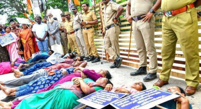 ഡ്രൈവിങ് ടെസ്റ്റ് പരിഷ്കരണം : സര്ക്കുലറിനെതിരായ ഹര്ജികള് ഇന്ന് ഹൈക്കോടതി പരിഗണിക്കും ഡ്രൈവിങ് ടെസ്റ്റ് പരിഷ്കരണം : സര്ക്കുലറിനെതിരായ ഹര്ജികള് ഇന്ന് ഹൈക്കോടതി പരിഗണിക്കും