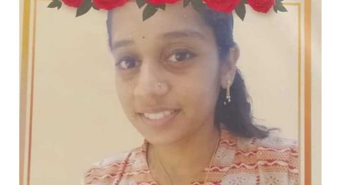 കോന്നി പയ്യനാമണ്ണിൽ യുവതി ഭർതൃഗ്രഹത്തിൽ ആത്മഹത്യ ചെയ്ത സംഭവത്തിൽ ദുരൂഹത ആരോപിച്ചു ബന്ധുക്കൾ കോന്നി പയ്യനാമണ്ണിൽ യുവതി ഭർതൃഗ്രഹത്തിൽ ആത്മഹത്യ ചെയ്ത സംഭവത്തിൽ ദുരൂഹത ആരോപിച്ചു ബന്ധുക്കൾ