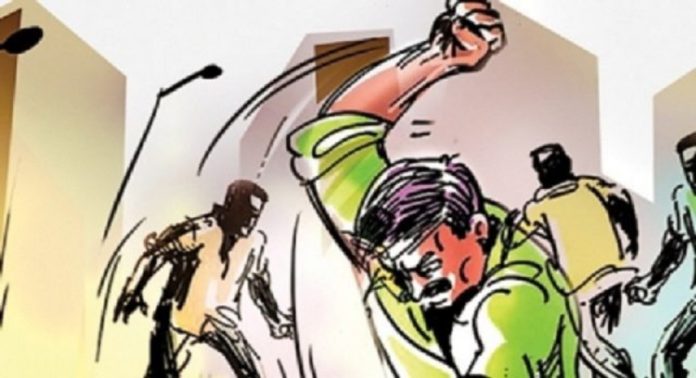 തിരുവനന്തപുരത്ത് ഹോട്ടലിൽ സംഘര്ഷം : ജീവനക്കാരെ മര്ദ്ദിച്ചതിന് 4 എയര് ഫോഴ്സ് ഉദ്യോഗസ്ഥര്ക്കെതിരെ കേസ് തിരുവനന്തപുരത്ത് ഹോട്ടലിൽ സംഘര്ഷം : ജീവനക്കാരെ മര്ദ്ദിച്ചതിന് 4 എയര് ഫോഴ്സ് ഉദ്യോഗസ്ഥര്ക്കെതിരെ കേസ്