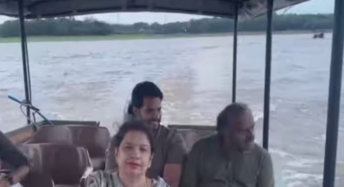 പ്രജ്വൽ രേവണ്ണ അറസ്റ്റിലായ ദിവസം നാഗർഹോളെയിൽ അവധിയാഘോഷിച്ച് എച്ച്ഡി കുമാരസ്വാമിയും കുടുംബവും പ്രജ്വൽ രേവണ്ണ അറസ്റ്റിലായ ദിവസം നാഗർഹോളെയിൽ അവധിയാഘോഷിച്ച് എച്ച്ഡി കുമാരസ്വാമിയും കുടുംബവും