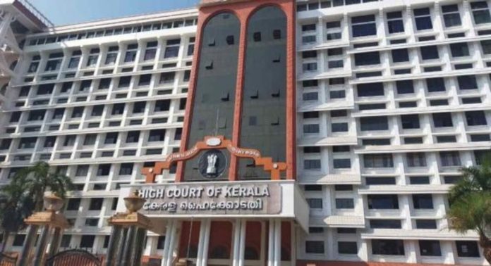 ‘സർക്കാർ ഭൂമി കയ്യേറി നിർമിച്ചത് ഏത് മതത്തിന്റെ ആരാധനാലയമാണെങ്കിലും നിയമവിരുദ്ധം, പൊളിച്ചു നീക്കണം’ – ഹൈക്കോടതി ‘സർക്കാർ ഭൂമി കയ്യേറി നിർമിച്ചത് ഏത് മതത്തിന്റെ ആരാധനാലയമാണെങ്കിലും നിയമവിരുദ്ധം, പൊളിച്ചു നീക്കണം’ – ഹൈക്കോടതി