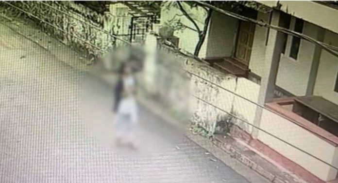 ആലുവയില് കാണാതായ പെണ്കുട്ടിയെ അങ്കമാലിയില് നിന്നും കണ്ടെത്തി ആലുവയില് കാണാതായ പെണ്കുട്ടിയെ അങ്കമാലിയില് നിന്നും കണ്ടെത്തി