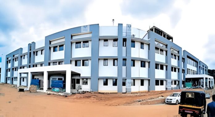പോരായ്മകളുണ്ടെന്ന് റിപ്പോർട്ട് ; ഇടുക്കി മെഡിക്കൽ കോളേജിന് കാരണം കാണിക്കൽ നോട്ടീസ് നൽകി ദേശീയ മെഡിക്കൽ കമ്മീഷൻ പോരായ്മകളുണ്ടെന്ന് റിപ്പോർട്ട് ; ഇടുക്കി മെഡിക്കൽ കോളേജിന് കാരണം കാണിക്കൽ നോട്ടീസ് നൽകി ദേശീയ മെഡിക്കൽ കമ്മീഷൻ