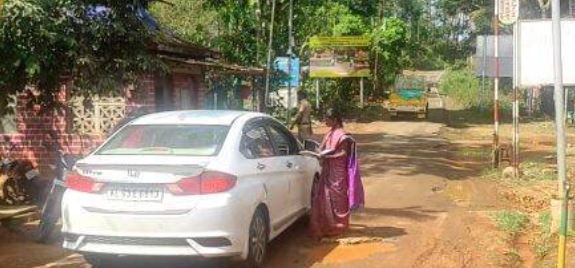വാഹനങ്ങൾക്ക് ഇ-പാസ് നിർബന്ധമാക്കി ; തമിഴ്നാടുമായി അതിർത്തി പങ്കിടുന്ന ഗ്രാമവാസികൾ ആശങ്കയിൽ വാഹനങ്ങൾക്ക് ഇ-പാസ് നിർബന്ധമാക്കി ; തമിഴ്നാടുമായി അതിർത്തി പങ്കിടുന്ന ഗ്രാമവാസികൾ ആശങ്കയിൽ