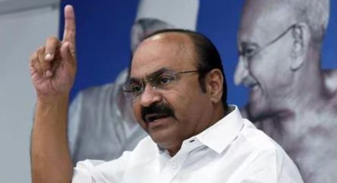 ഘടകകക്ഷികൾ പിണറായിക്ക് മുന്നിൽ മുട്ടിലിഴയുന്നു ; വി.ഡി. സതീശൻ ഘടകകക്ഷികൾ പിണറായിക്ക് മുന്നിൽ മുട്ടിലിഴയുന്നു ; വി.ഡി. സതീശൻ