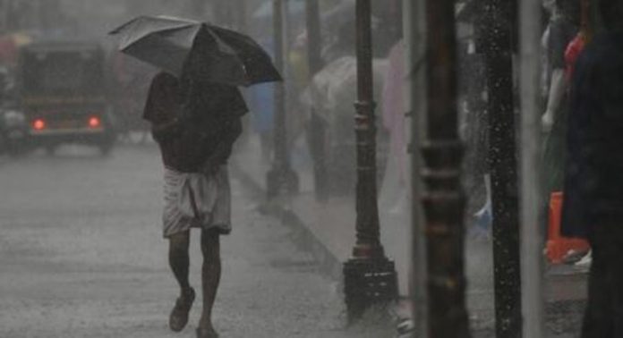 കൊടുംച്ചൂടിൽ ആശ്വാസം ; സംസ്ഥാനത്തെ 11 ജില്ലകളിൽ ഇന്ന് മഴയ്ക്ക് സാധ്യത കൊടുംച്ചൂടിൽ ആശ്വാസം ; സംസ്ഥാനത്തെ 11 ജില്ലകളിൽ ഇന്ന് മഴയ്ക്ക് സാധ്യത