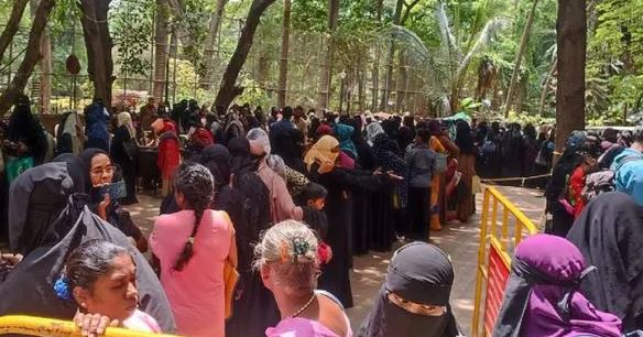 ‘ഇന്ത്യാ’ മുന്നണിയുടെ 8500 രൂപ വാഗ്ദാനം ; അക്കൗണ്ട് തുറക്കാന് സ്ത്രീകളുടെ തിരക്ക് ‘ഇന്ത്യാ’ മുന്നണിയുടെ 8500 രൂപ വാഗ്ദാനം ; അക്കൗണ്ട് തുറക്കാന് സ്ത്രീകളുടെ തിരക്ക്