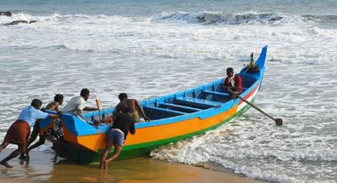 സർക്കാരിന്റെ ആഴക്കടൽ മത്സ്യബന്ധനപദ്ധതി പാളുന്നു ; മൂന്നുകോടിക്ക് ബോട്ടുണ്ടാക്കി, കടലിൽ പോകുന്നത് വല്ലപ്പോഴും, റിപ്പോർട്ട് പുറത്ത് സർക്കാരിന്റെ ആഴക്കടൽ മത്സ്യബന്ധനപദ്ധതി പാളുന്നു ; മൂന്നുകോടിക്ക് ബോട്ടുണ്ടാക്കി, കടലിൽ പോകുന്നത് വല്ലപ്പോഴും, റിപ്പോർട്ട് പുറത്ത്