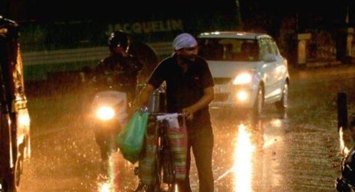 തിരുവനന്തപുരത്ത് അതിശക്തമായ മഴ ; വീട് തകർന്നു തിരുവനന്തപുരത്ത് അതിശക്തമായ മഴ ; വീട് തകർന്നു