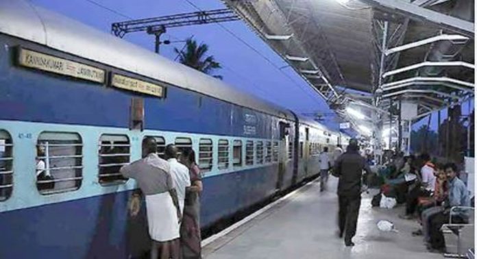 സുരക്ഷാ പ്രശ്നം ; ആറ് പ്രത്യേക തീവണ്ടികള് ഓട്ടം നിര്ത്തുന്നു, യാത്രക്കാർ ദുരിതത്തിൽ സുരക്ഷാ പ്രശ്നം ; ആറ് പ്രത്യേക തീവണ്ടികള് ഓട്ടം നിര്ത്തുന്നു, യാത്രക്കാർ ദുരിതത്തിൽ