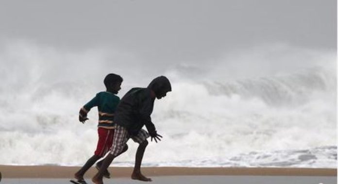 സംസ്ഥാനത്ത് ഉയർന്ന തിരമാലകൾക്കും കടലാക്രമണത്തിനും സാധ്യത ; ജാഗ്രത മുന്നറിയിപ്പ് നൽകി അധികൃതർ സംസ്ഥാനത്ത് ഉയർന്ന തിരമാലകൾക്കും കടലാക്രമണത്തിനും സാധ്യത ; ജാഗ്രത മുന്നറിയിപ്പ് നൽകി അധികൃതർ
