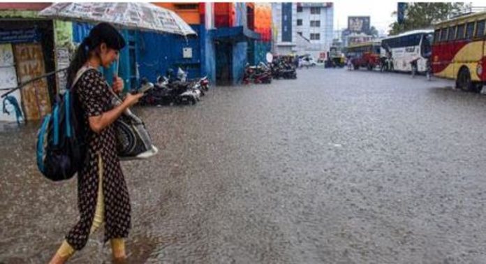 സംസ്ഥാനത്ത് അതിതീവ്ര മഴ തുടരും ; ഇന്ന് മൂന്ന് ജില്ലകളിൽ റെഡ് അലർട്ട്, മുന്നറിയിപ്പ് നൽകി അധികൃതർ സംസ്ഥാനത്ത് അതിതീവ്ര മഴ തുടരും ; ഇന്ന് മൂന്ന് ജില്ലകളിൽ റെഡ് അലർട്ട്, മുന്നറിയിപ്പ് നൽകി അധികൃതർ