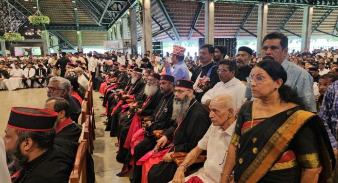 സഹപാഠിക്ക് പ്രണാമം അർപ്പിക്കുവാൻ നിറ കണ്ണുകളോടെ ക്ഷേത്ര തന്ത്രി എത്തി സഹപാഠിക്ക് പ്രണാമം അർപ്പിക്കുവാൻ നിറ കണ്ണുകളോടെ ക്ഷേത്ര തന്ത്രി എത്തി