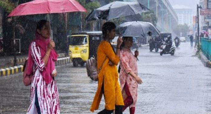 സംസ്ഥാനത്ത് ഒറ്റപ്പെട്ടയിടങ്ങളിൽ മഴയ്ക്ക് സാധ്യത ; മുന്നറിയിപ്പ് നൽകി അധികൃതർ സംസ്ഥാനത്ത് ഒറ്റപ്പെട്ടയിടങ്ങളിൽ മഴയ്ക്ക് സാധ്യത ; മുന്നറിയിപ്പ് നൽകി അധികൃതർ