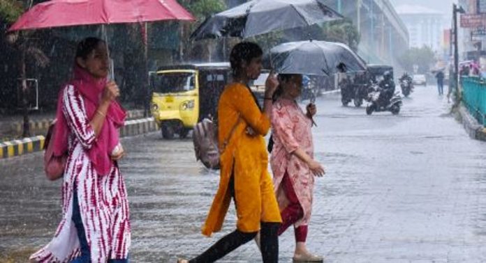 സംസ്ഥാനത്ത് ഇന്ന് അതിതീവ്ര മഴയ്ക്ക് സാധ്യതയില്ല ; ആറ് ജില്ലകളിൽ ഓറഞ്ച് അലർട്ട് സംസ്ഥാനത്ത് ഇന്ന് അതിതീവ്ര മഴയ്ക്ക് സാധ്യതയില്ല ; ആറ് ജില്ലകളിൽ ഓറഞ്ച് അലർട്ട്